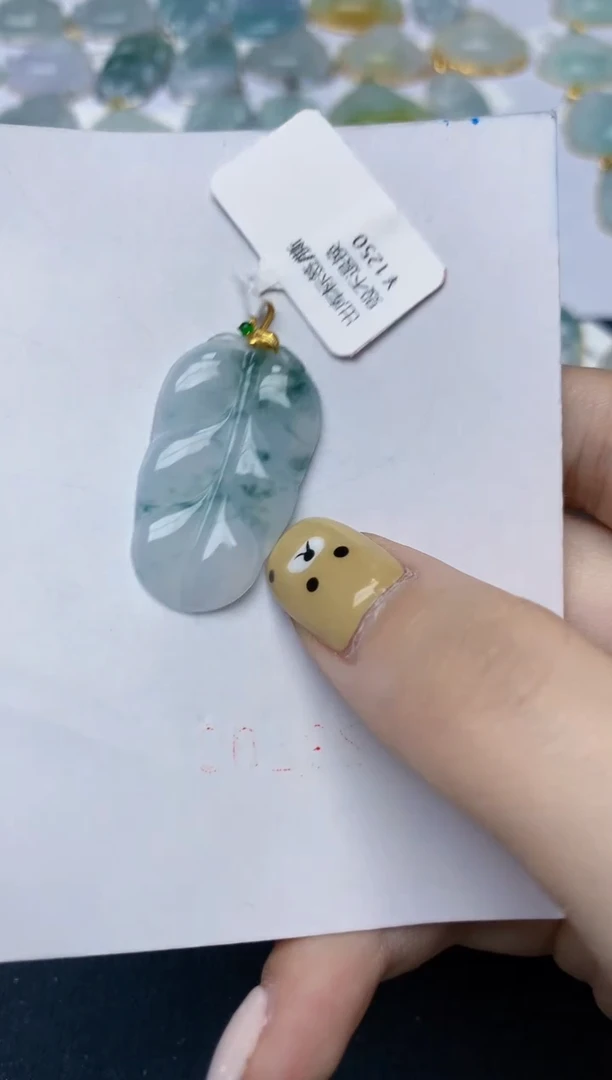翡翠18K金镶嵌颈饰天然翡翠A货