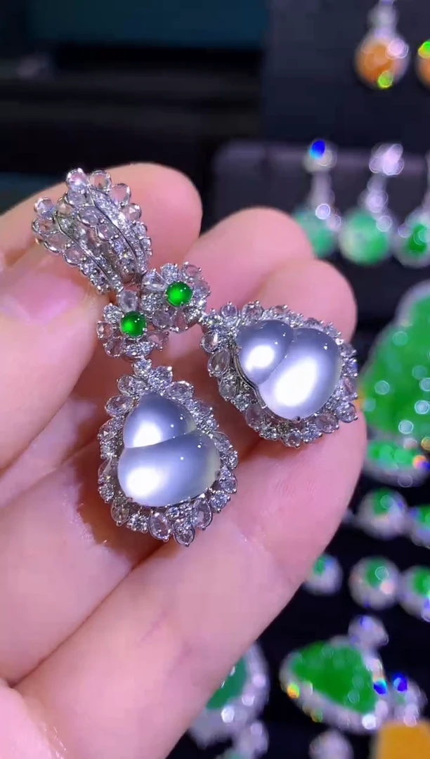 18K金镶嵌翡翠耳坠高冰茅台白可开盖葫芦耳坠