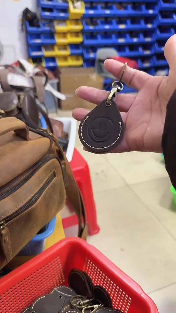 头层牛皮水滴笑脸门禁卡五金微瑕