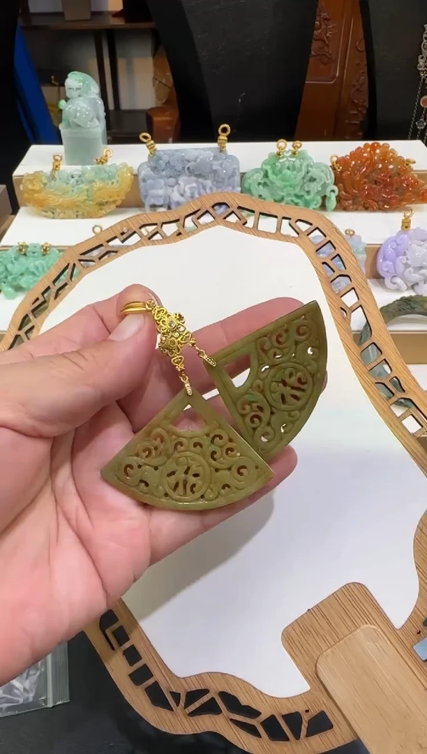 颈饰未镶嵌翡翠耳环