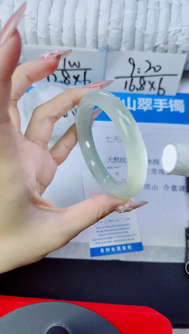 石英质玉手镯未镶嵌124/62.5