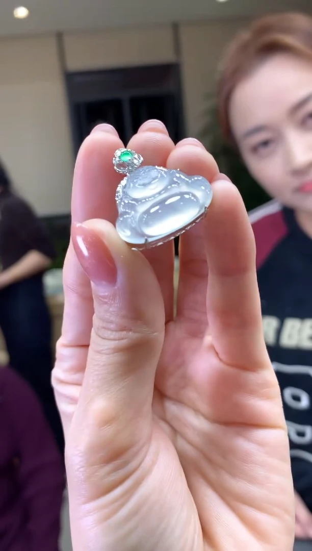 颈饰18K金镶嵌翡翠|不退不换