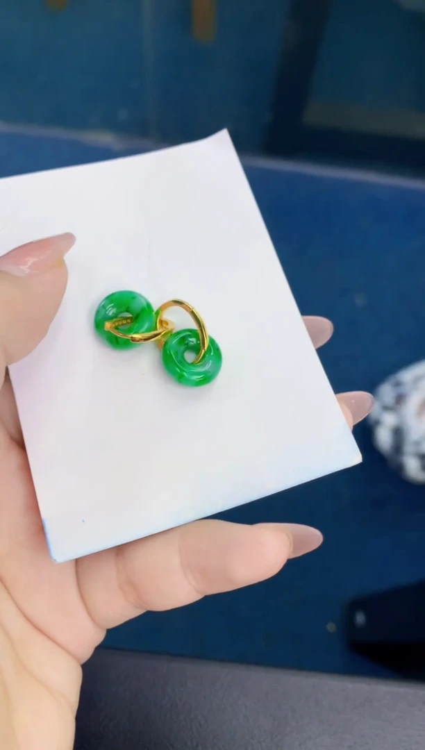 翡翠未镶嵌吊坠(不含链)1