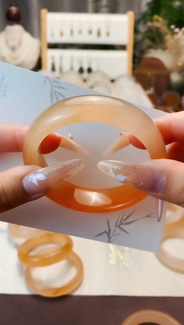 【闪购商品】石英质玉手镯未镶嵌58