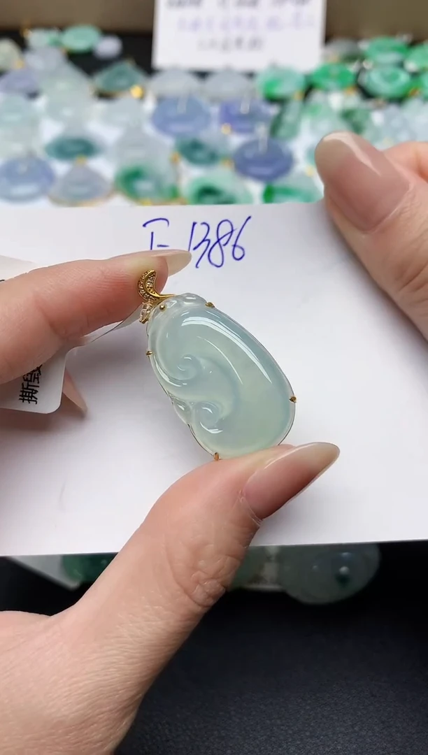 颈饰18K金镶嵌翡翠天然缅甸A货翡翠百元以上9元证书费自理