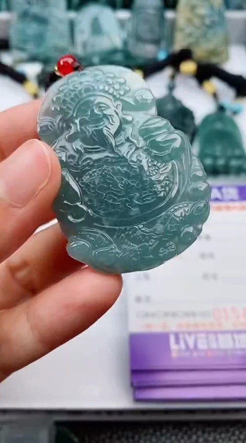 翡翠未镶嵌颈饰