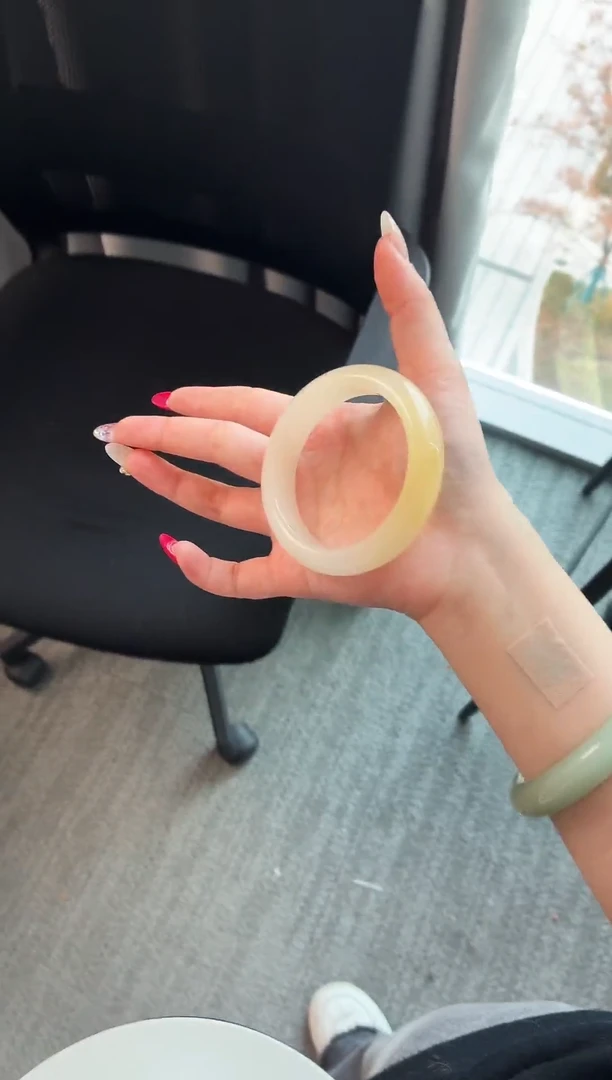 未镶嵌手镯石英质玉15.56