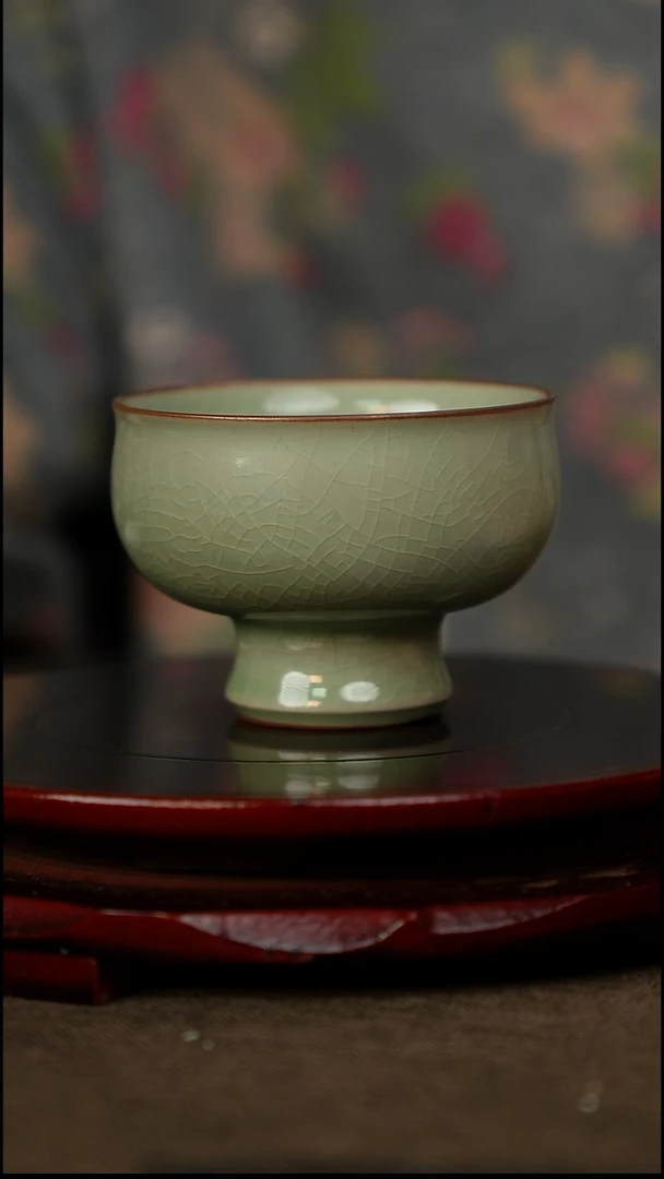 樊卫星 豆绿 高足杯 带底款