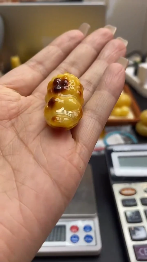 琥珀未镶嵌珠宝奇石2253