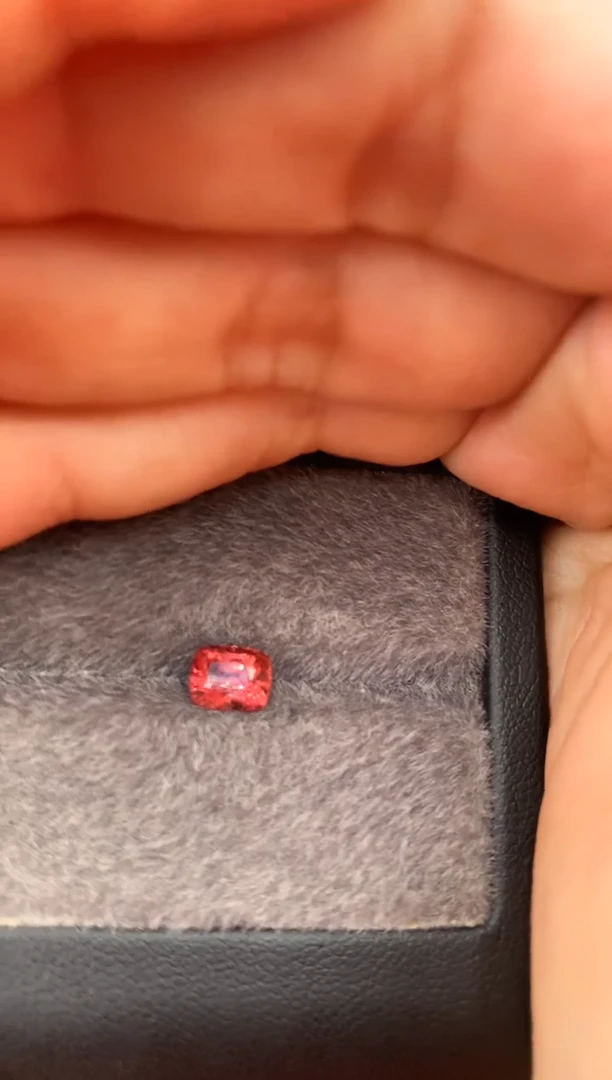 未镶嵌裸石定制尖晶石枕型 蔷薇色调 1.12ct