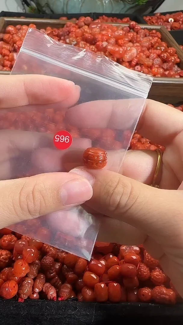 颈饰未镶嵌南红玛瑙1