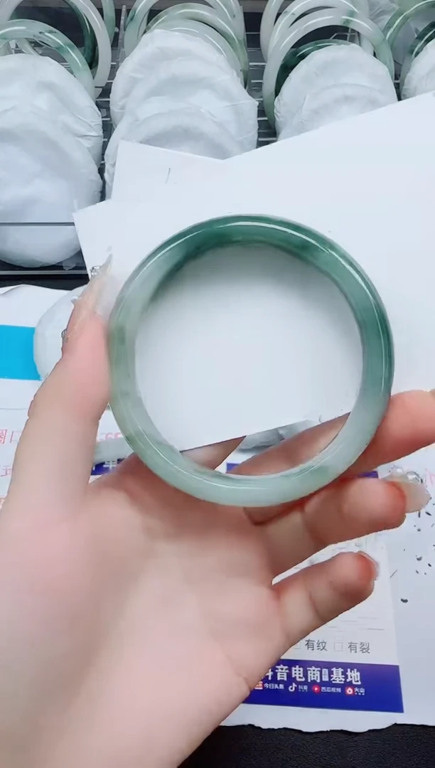 石英质玉手镯未镶嵌120-58.4