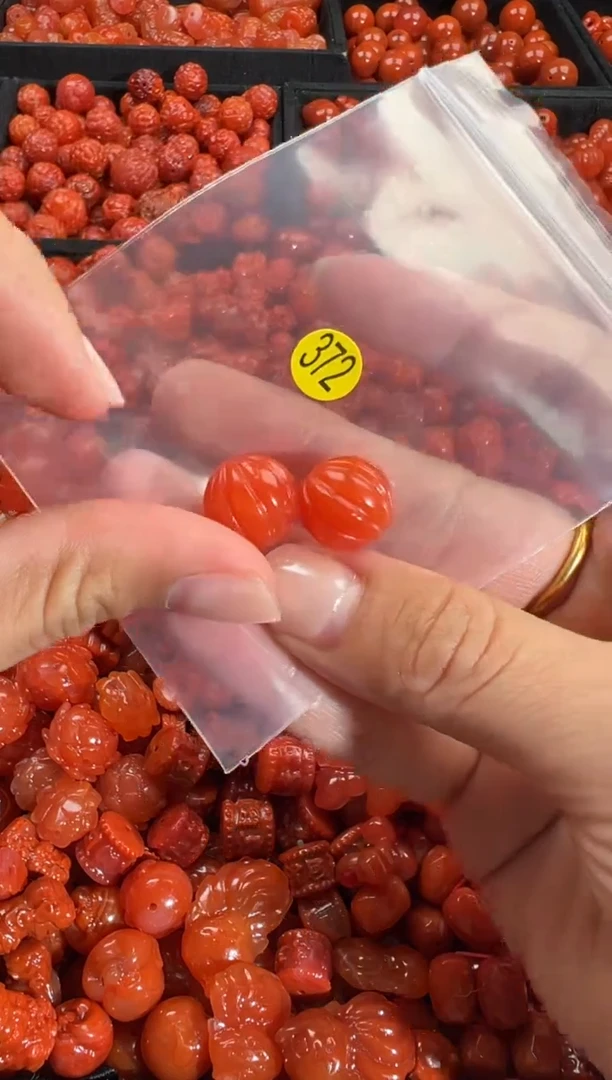 颈饰未镶嵌南红玛瑙1