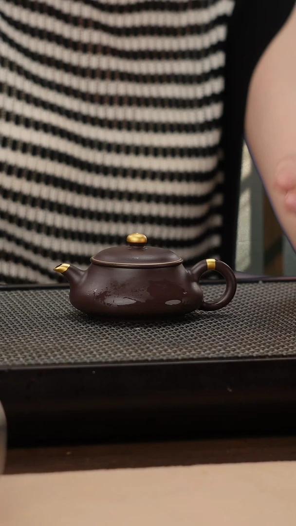 茶壶紫砂四号井茄皮紫泥描金明炉110cc