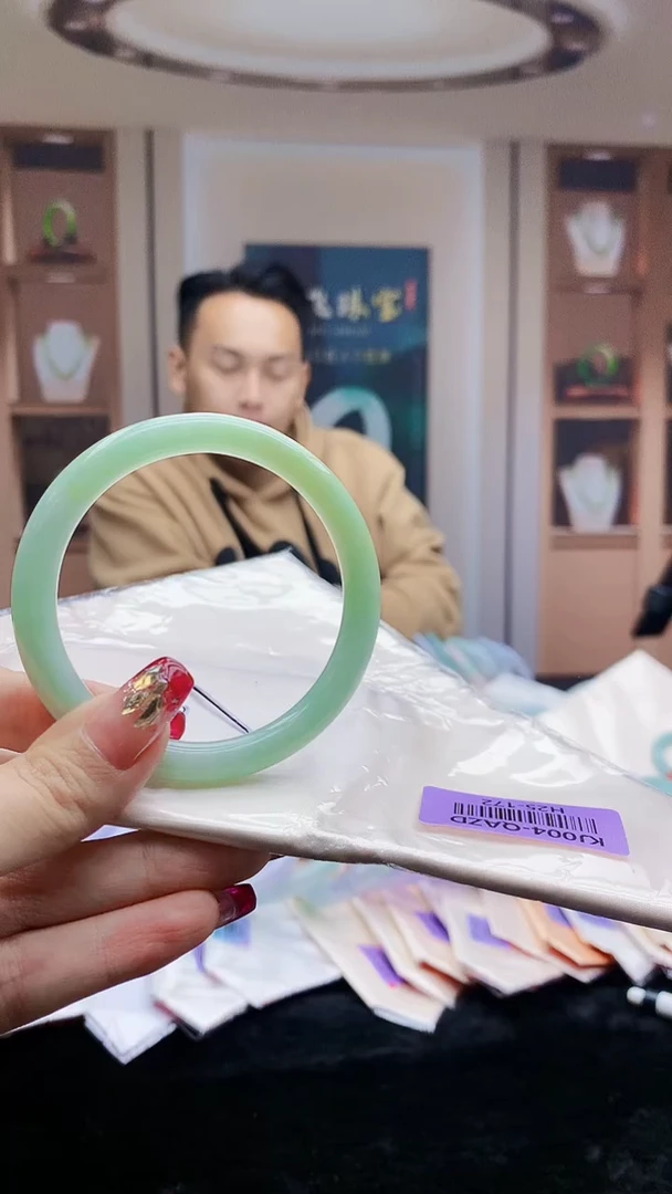 【闪购商品】翡翠手镯未镶嵌    H25-172