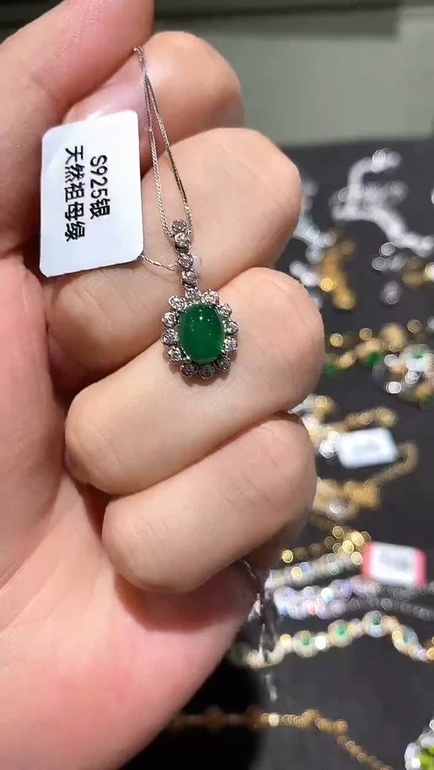 银S925镶嵌颈饰祖母绿吊坠