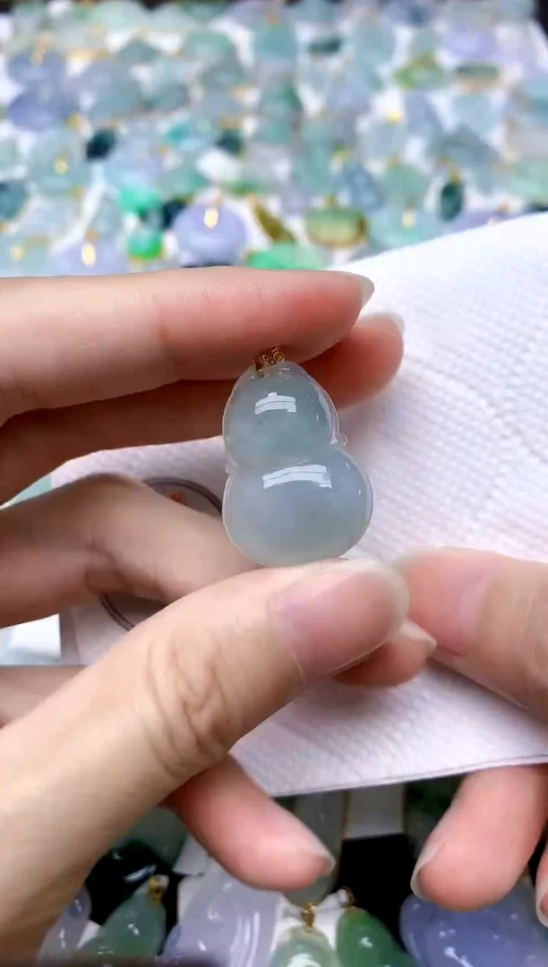 颈饰18K金镶嵌翡翠天然A货翡翠