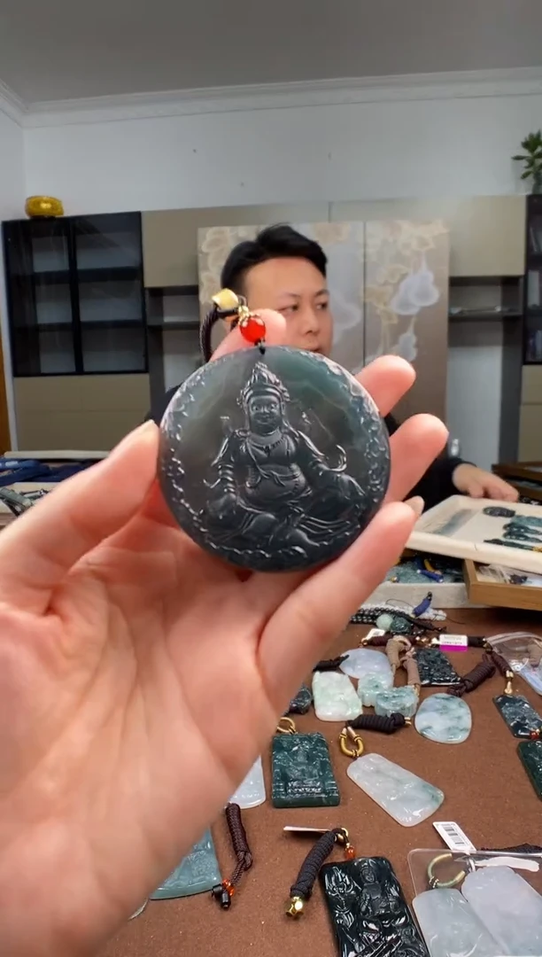 颈饰未镶嵌翡翠 多样性发其一