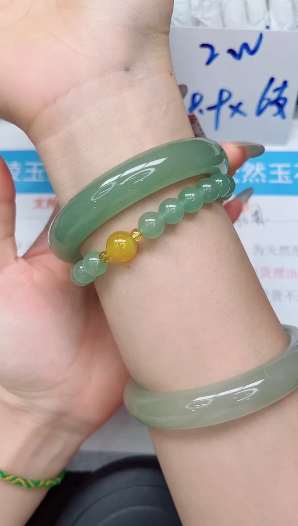 未镶嵌手镯石英质玉156-61