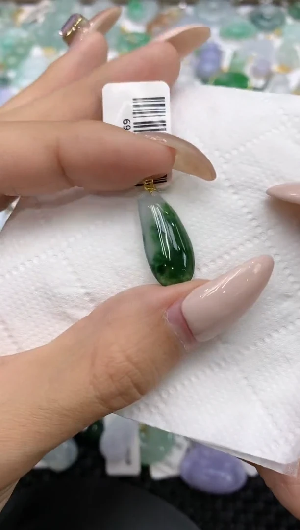 颈饰18K金镶嵌翡翠111111111111