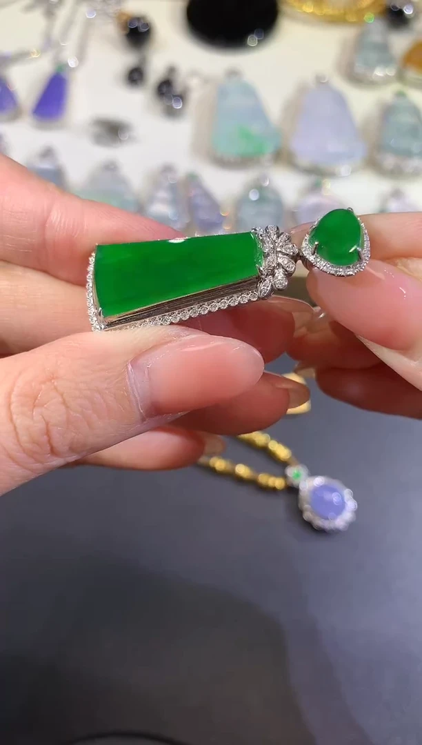 吊坠(不含链)18K金镶嵌翡翠58-无事牌