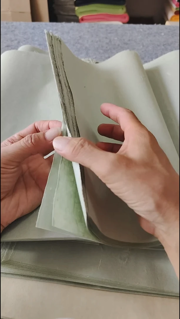 四尺对开豆青色楮皮纸25张