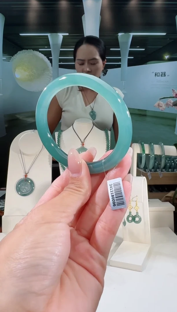 翡翠手镯未镶嵌57圈