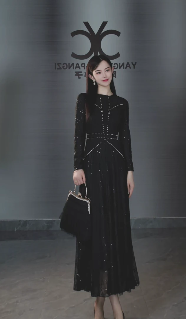 105321星光秩序黑色重工轻奢亮片压褶高级感收腰显瘦大摆连衣裙女
