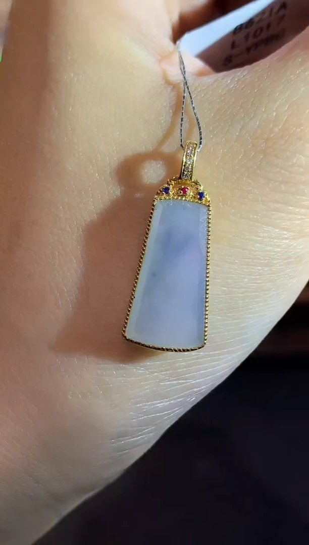 吊坠(不含链)18K金镶嵌翡翠多样性发其一