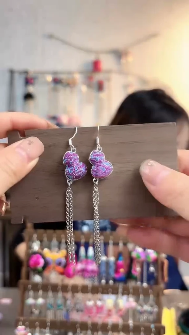 织绣彩云南阁非遗老绣饰品516