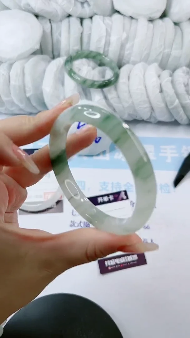 【闪购商品】石英质玉手镯未镶嵌0011699903-多样性发货