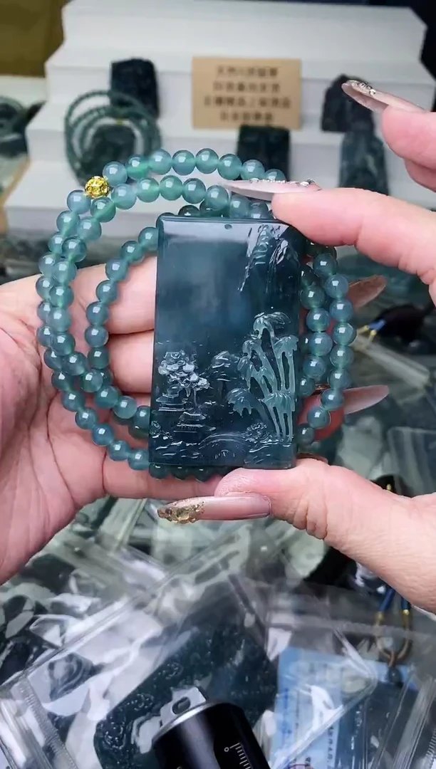 颈饰未镶嵌翡翠