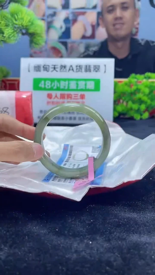 【闪购商品】翡翠手镯未镶嵌手镯2