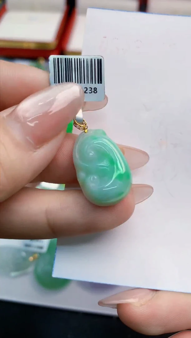 翡翠18K金镶嵌吊坠(不含链)1