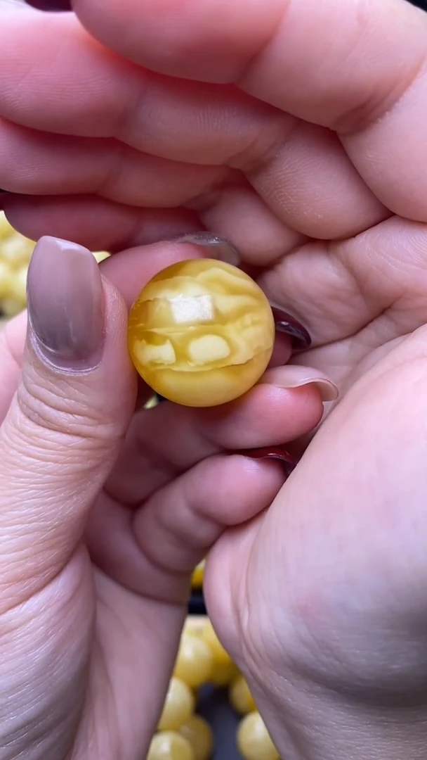 【闪购商品】琥珀裸石未镶嵌月.32