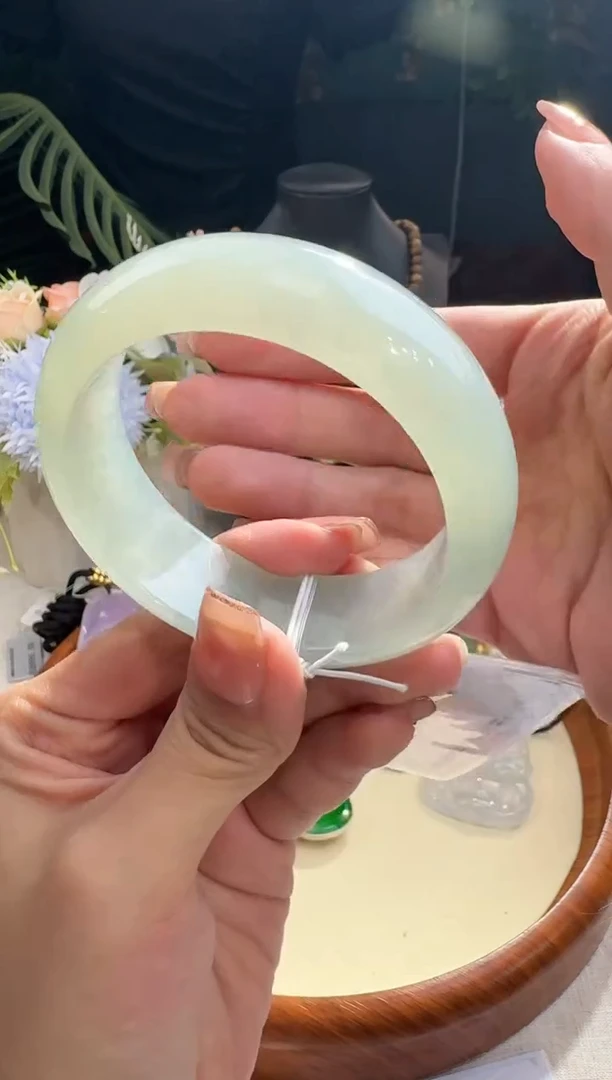 【闪购商品】翡翠手镯未镶嵌手镯