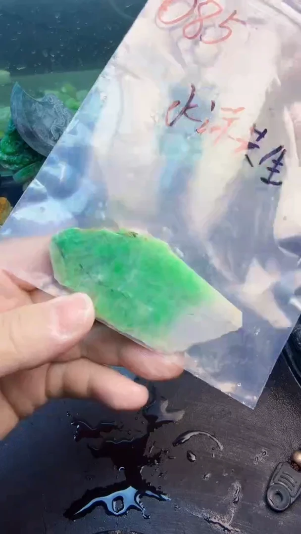 翡翠挂件未镶嵌一*天然翡翠085