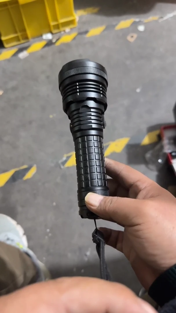 A533定焦手电不带电池有瑕疵