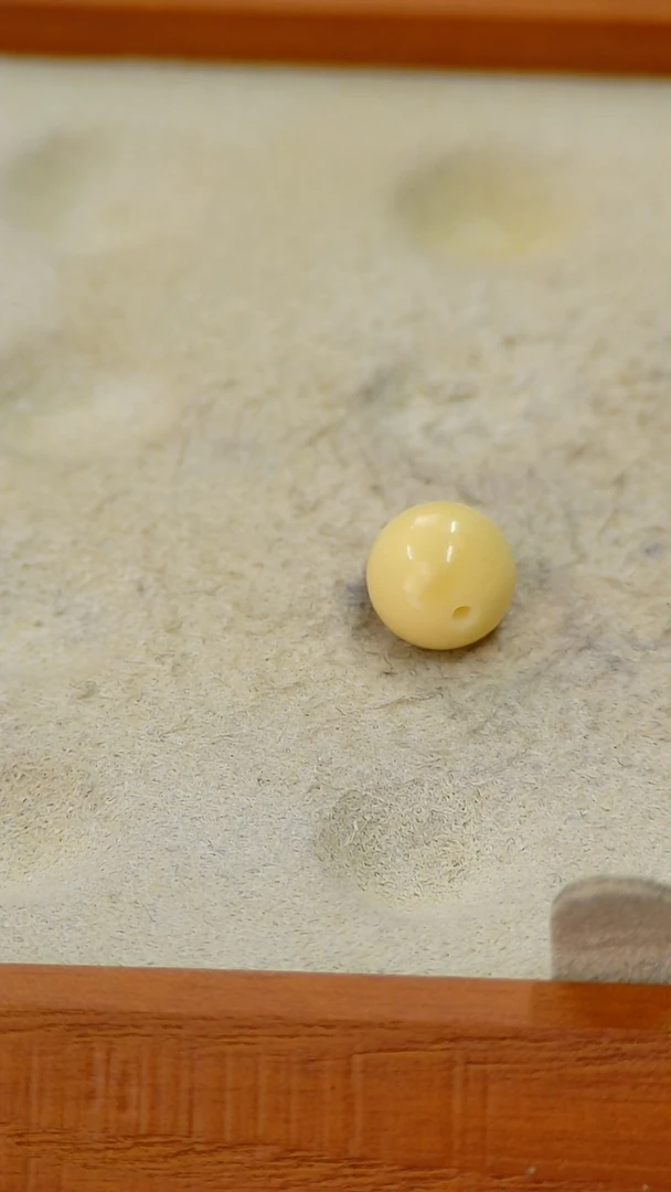 【闪购商品】蜜蜡裸石未镶嵌俄料8mm0.272克