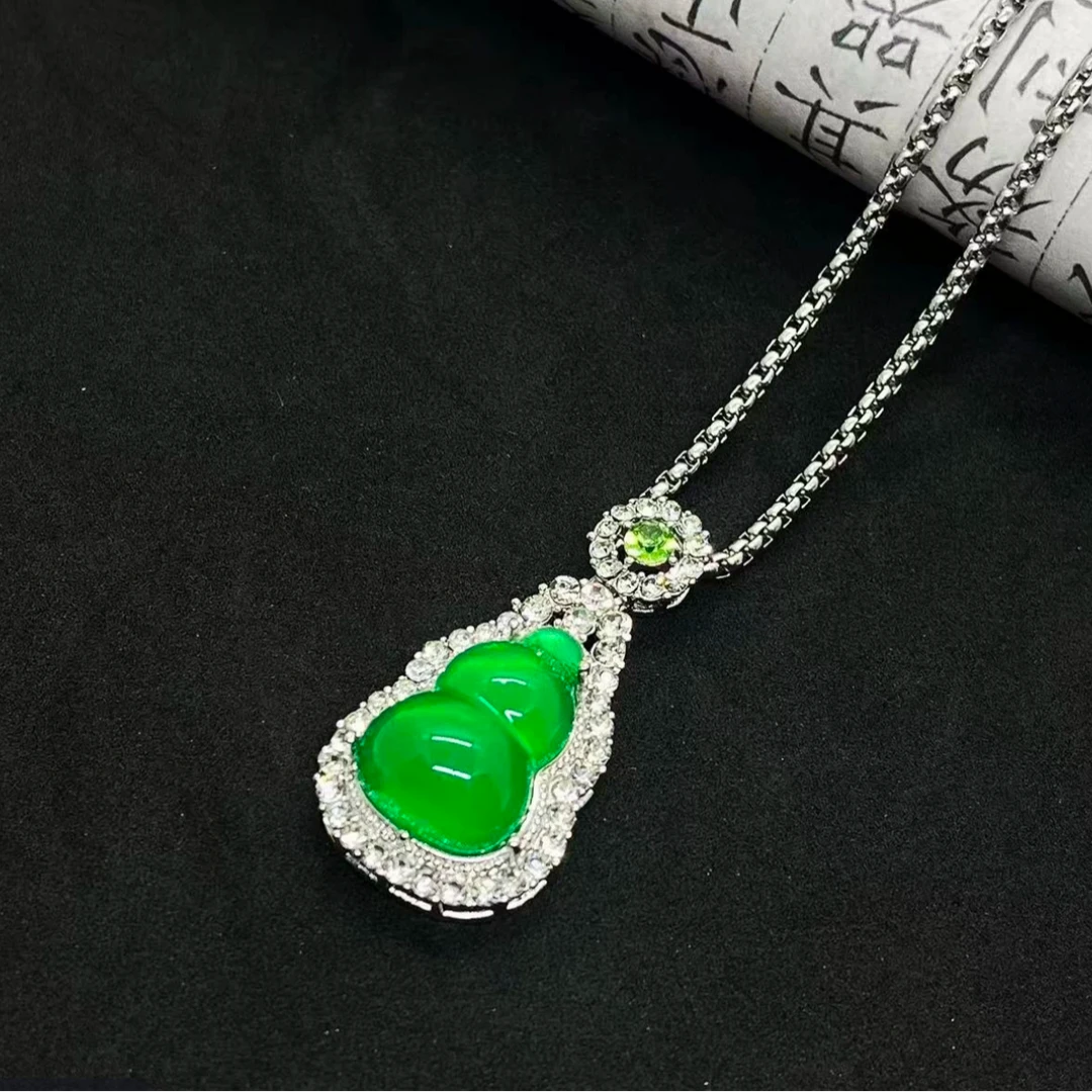 高定— 典藏 精品 碧绿色平安葫芦吊坠(D39)