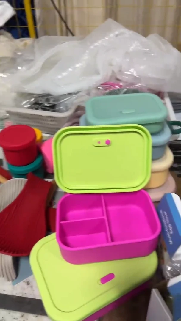 硅胶玫红底亮绿盖-3格排气-700ml