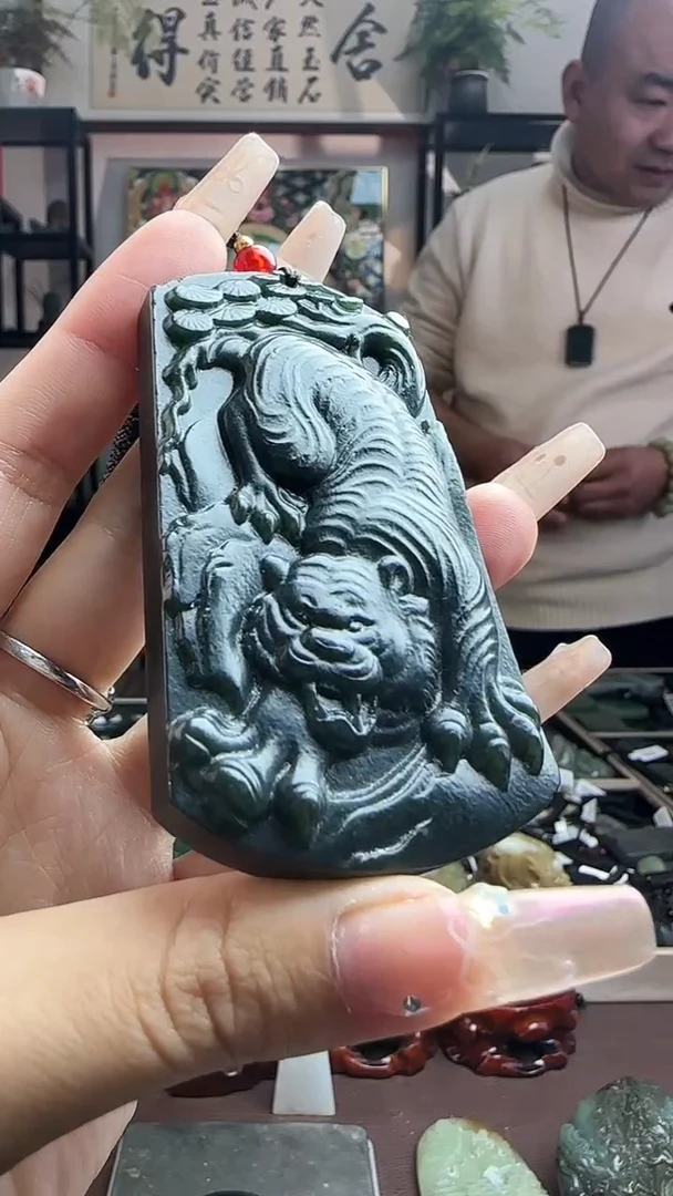 颈饰未镶嵌和田玉虎多样性发其一