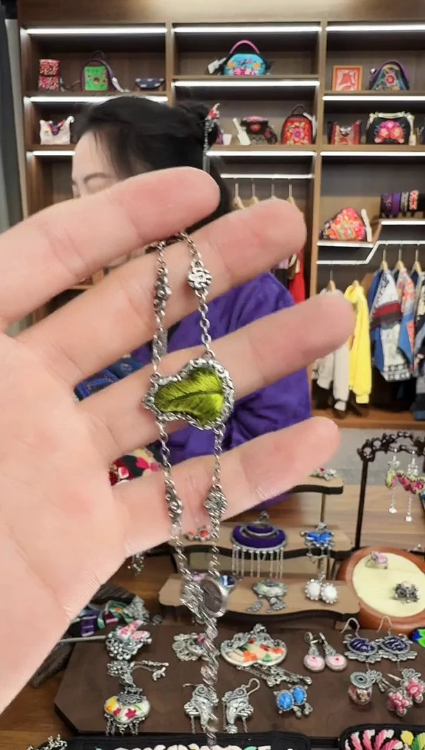 【闪购商品】织绣96蒙阿苏苗绣传承