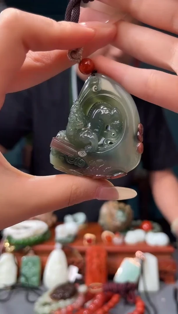 石英质玉未镶嵌颈饰吊坠