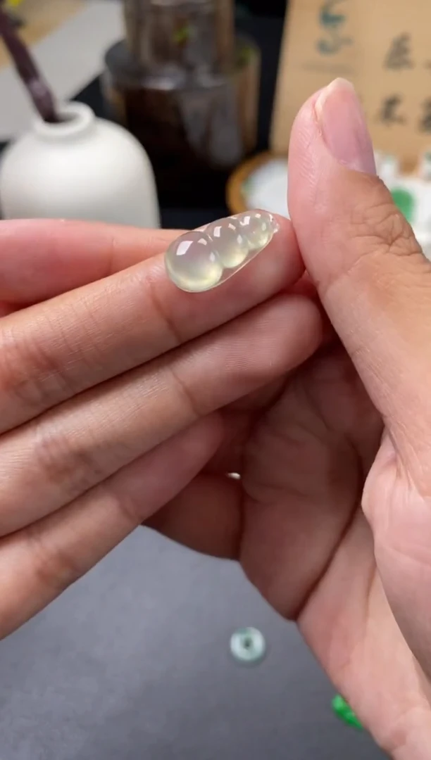 翡翠未镶嵌颈饰翡翠冰种福豆