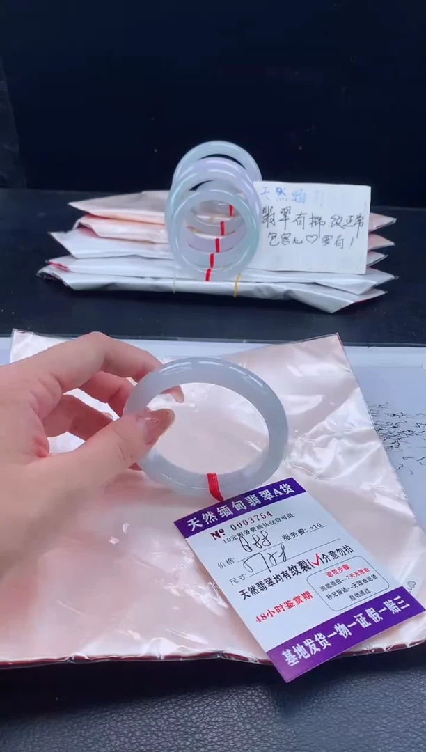 翡翠手镯未镶嵌翡翠手镯      完美者勿拍