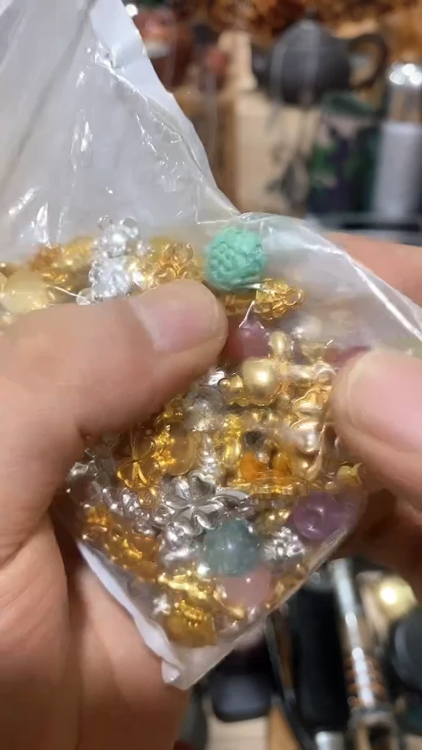 瓷片闪购商品  如图所示