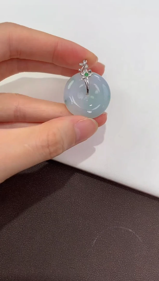 翡翠18K金镶嵌颈饰天然缅甸a货翡翠