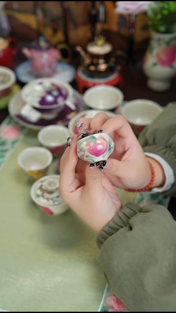 雅圣景德镇手工手绘桃子一口杯