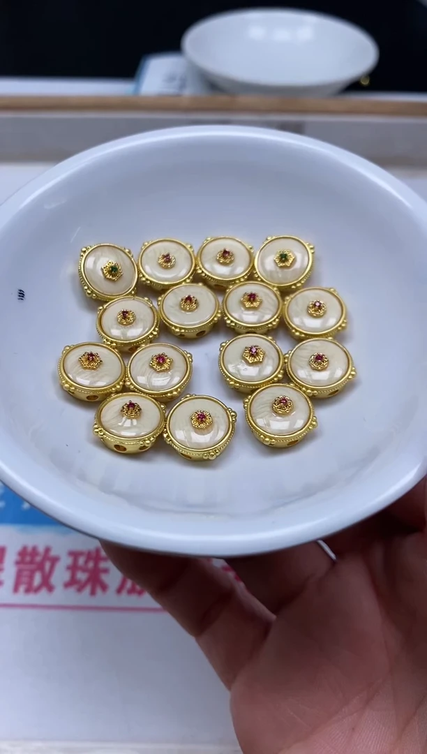 玛瑙/玉髓散珠合金B2355 白蜡圆盒子3个9元
